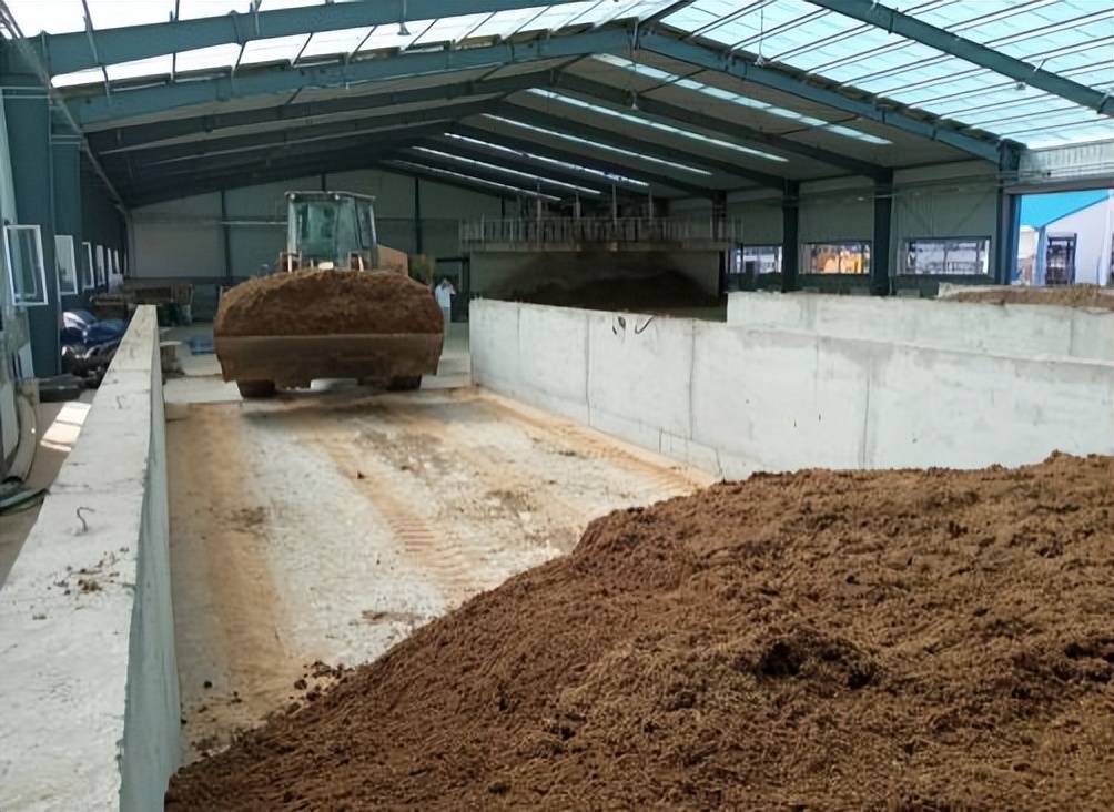 制作牛床垫料全流程_处理_运营_生产