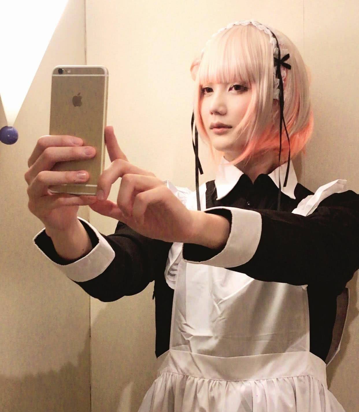 国外最红伪娘30岁生日疑被女友偷拍?网友骂"伪毒"意外揭超惨真相_nana