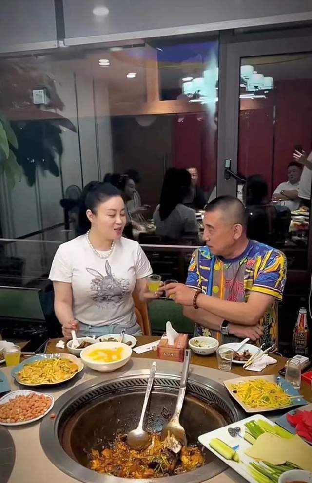 关婷娜合影图片