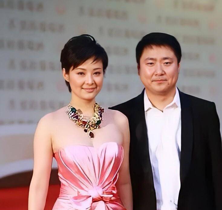 让富豪苦等12年,三婚嫁给穷诗人,49岁的袁立找了个老实人_徐威_因为