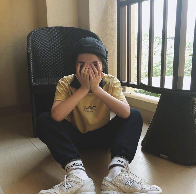 国民"妹妹"张子枫,不仅演技精湛,更成为newbalance新代言人_运动_休闲