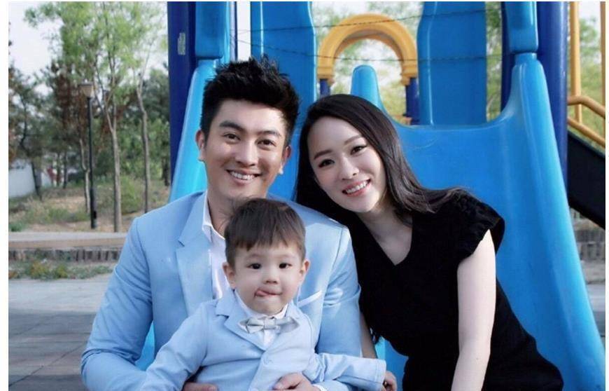 黄圣依遭5岁儿子嫌弃却获盛赞:别人家的孩子都是用百科书喂大的_安迪