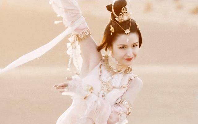 《赤狐》拍摄现场的哈尼克孜,确实像陈立农的奶奶_仙女_电影_书生