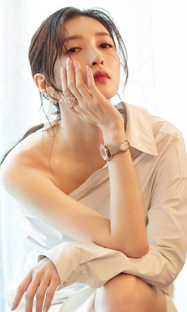 江疏影古装明艳_扮相_于赵薇_曹氏