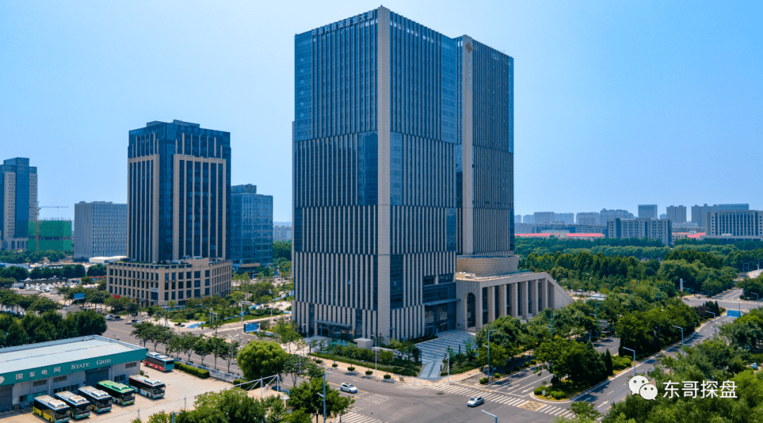 郑州市高端人才创业服务中心(下图左绿色在建建筑)7,利丰国际大厦