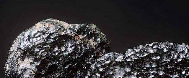 伊斯兰教圣地麦加,将一颗陨石称为"圣石".