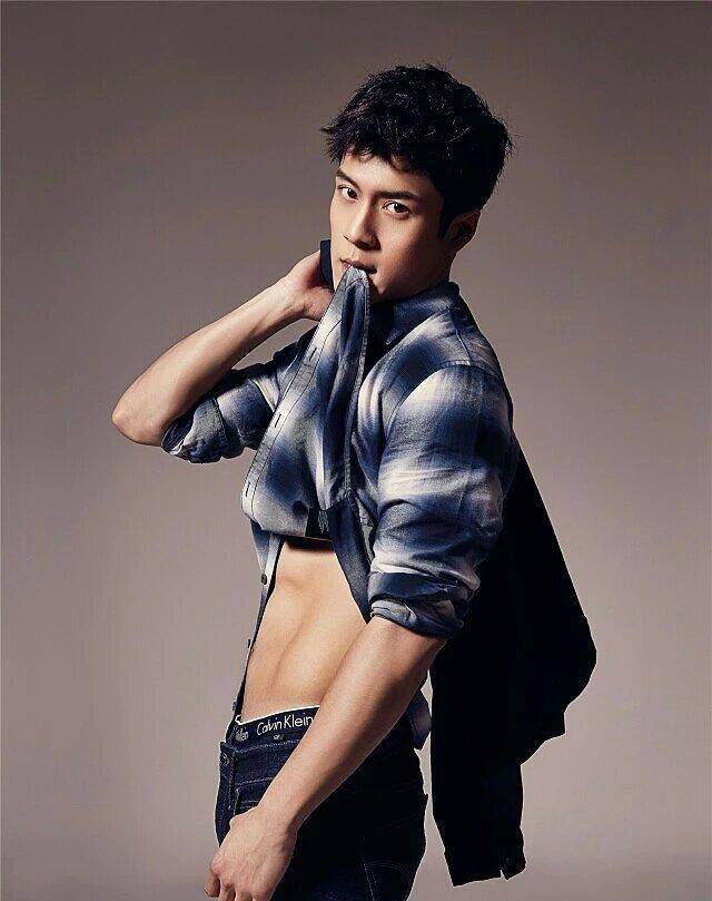 肌肉男韩东君凭借着帅气的外貌和身材_魅力_电视剧_演技