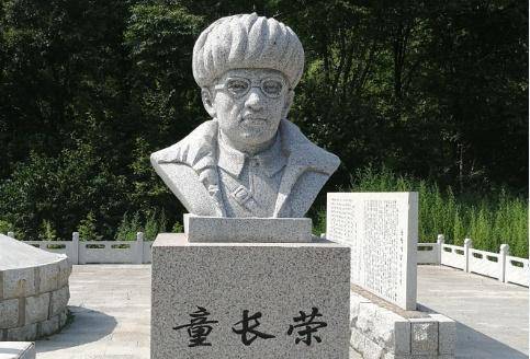 童长荣1907年生于安徽枞阳县,18岁时,他就东渡日本,考入东京帝国大学