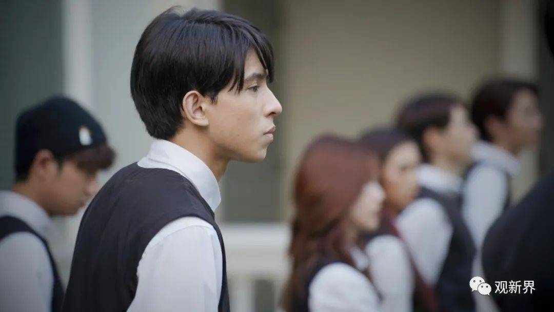 泰剧《寄宿学校》14:以暴易暴,才是正确的办法!_戴帽子_果冻_继父