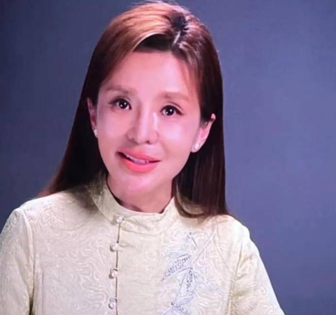 只不过这次的朱迅看样貌与之前大不相同,即便是年龄变大,也还是能够