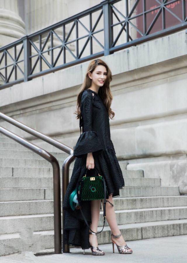 昆凌二胎后愈发性感!