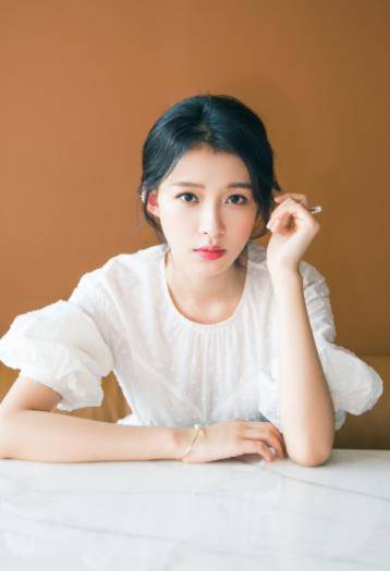 之后与马天宇,钟汉良主演《凉生,我们可不可以不忧伤》,与邓伦合作