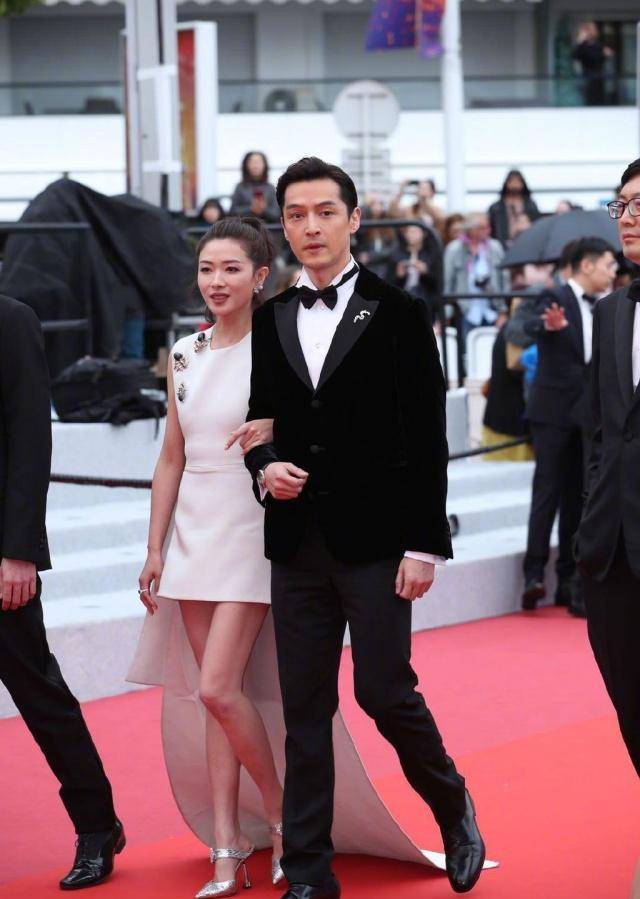 胡歌自曝喝酒压惊走红毯,学说武汉话不如桂纶镁,演技追不上廖凡_电影