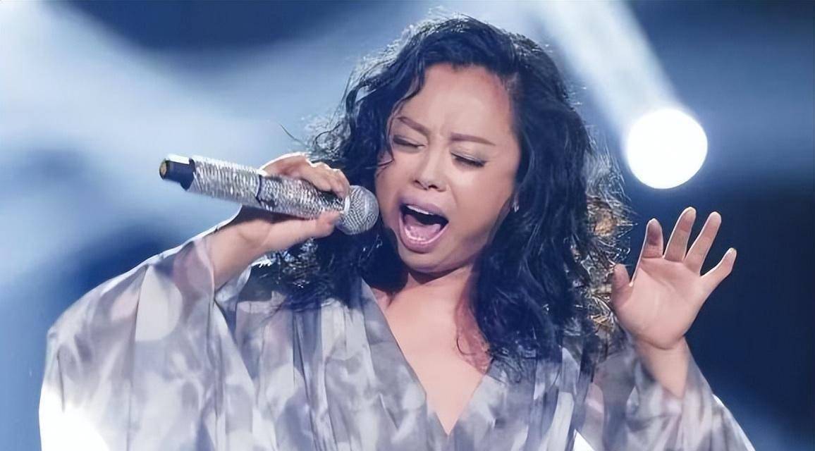 黄绮珊“黄妈变黄姐”：女人的美是事业赋予的-歌手黄绮珊的前夫是谁