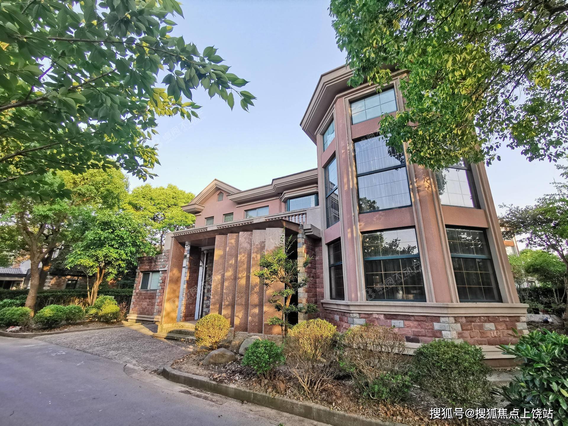 闵行马桥【山水世纪别墅】2023最新挂牌房源_上海_小区_国际网球中心