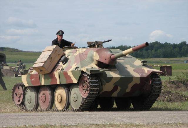 这种衍生型战车在二战中队盟军和苏军产生了非常大的威胁,因为它的