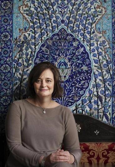 也因为切丽这样能干的原因,布莱尔从来不需要担心家庭经济的问题,在他