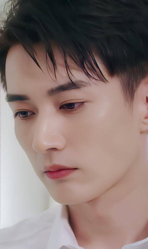 刘学义官宣出演《生活在别处的我》,完美的颜值和身材出类拔萃!