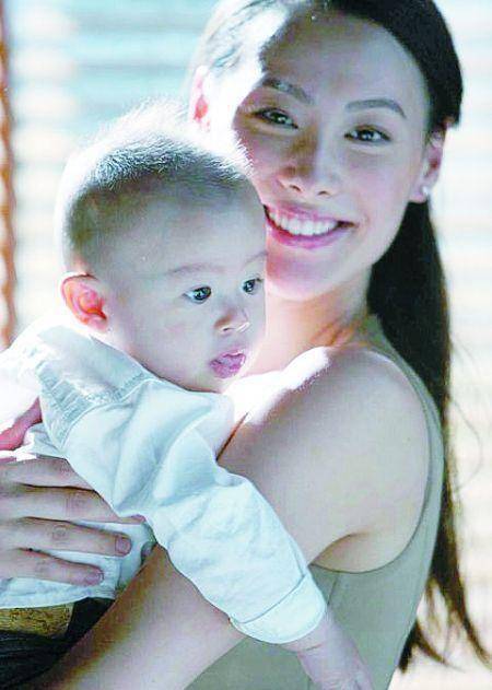 梁洛施仨儿子成李泽楷接班人?生下双胞胎后,梁洛施为什么分手?