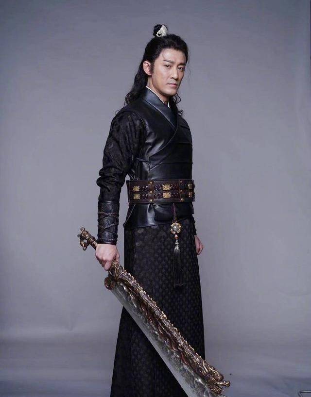 林峰《倚天屠龙记》出道狮吼,法宝背包酷炫,屠龙刀生锈_张无忌_无极