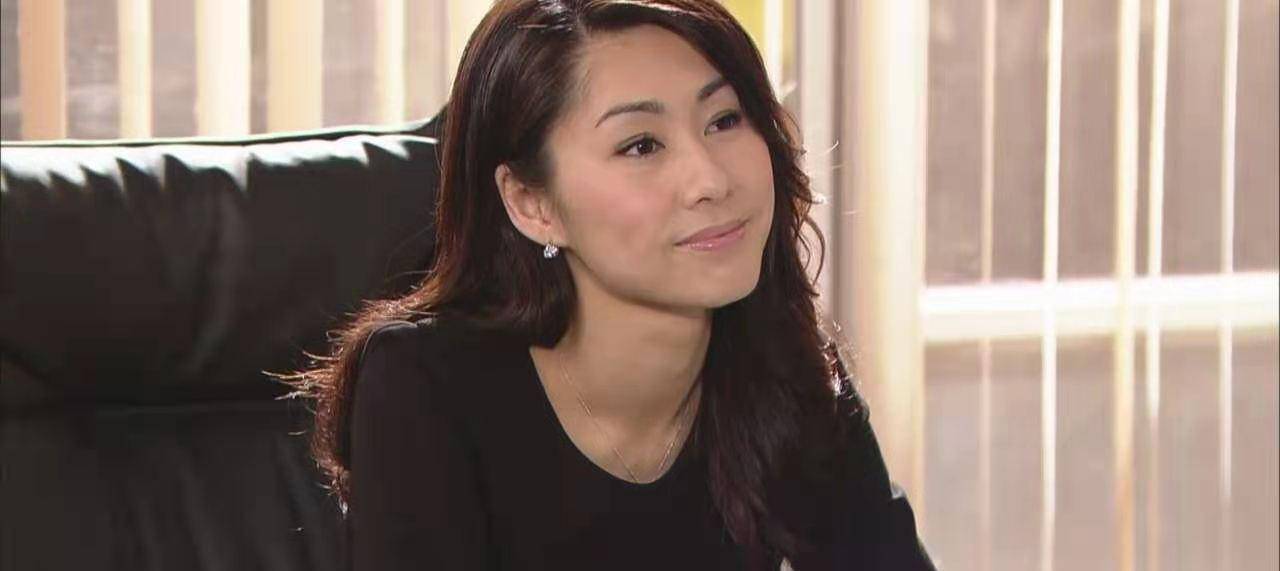 胡定欣和沈柏淳恋爱,男友家境不俗,出手阔绰,是广告界的人士_因为