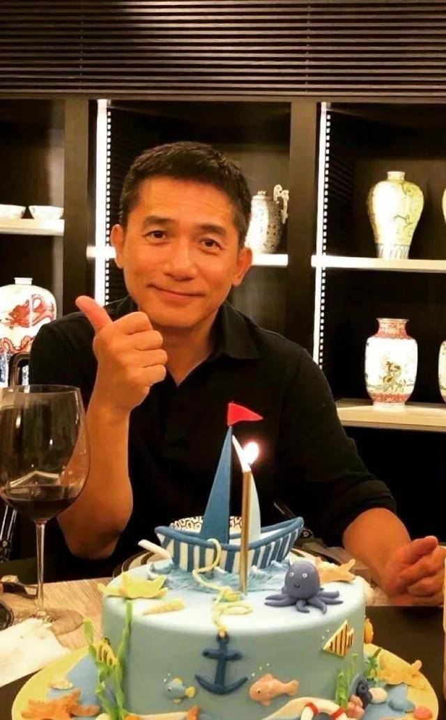 刘嘉玲为梁朝伟庆59岁生日,晒梁朝伟近照秀恩爱!_因为_选择了_丈夫