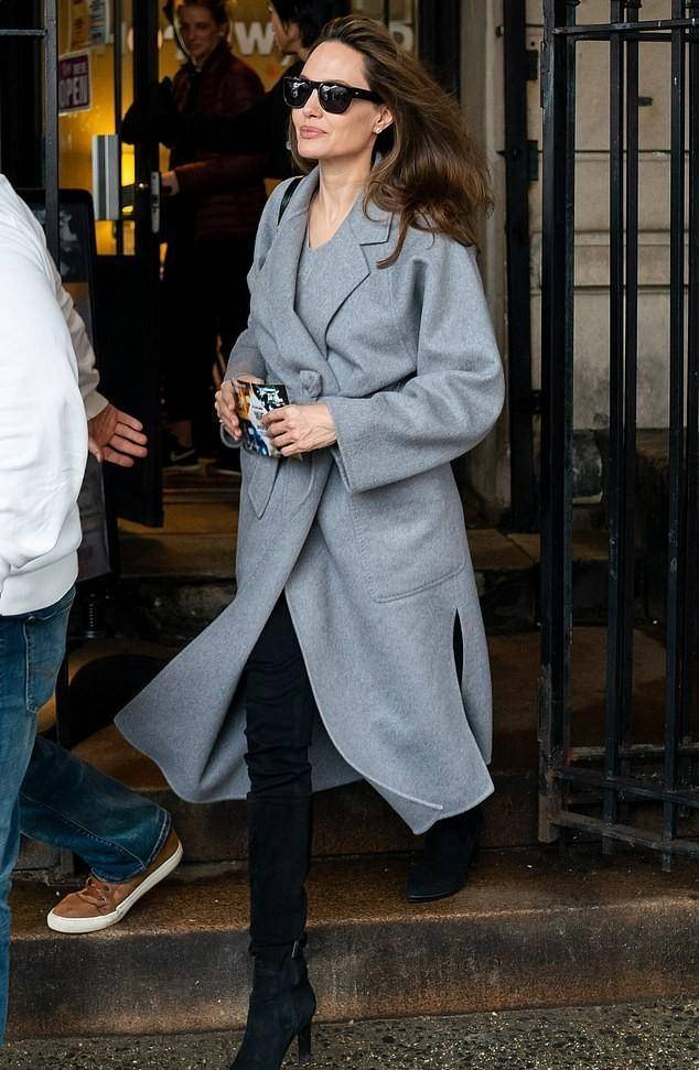 安吉丽娜·朱莉一套套绝美穿搭优雅迷人_套装_孩子_模样