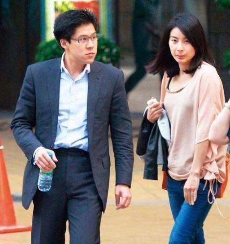 郭晶晶穿着朴素似路人,亲自包口罩太接地气_霍启刚_活动_夫妻