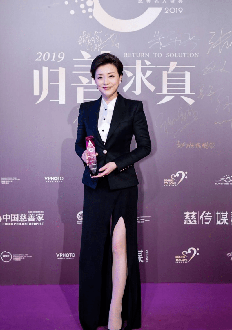 脸并不惊艳却风姿绰约,杨澜黯淡无光!_张北光_妻子_身材