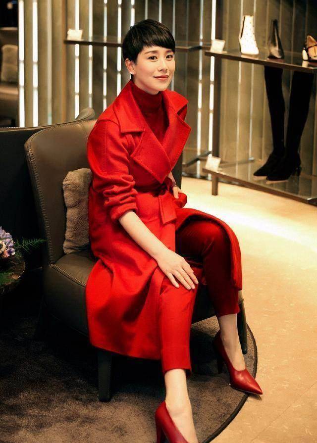 刘亦菲与海清同框,神仙姐姐仙气不减,但大9岁的海清却更甜美!