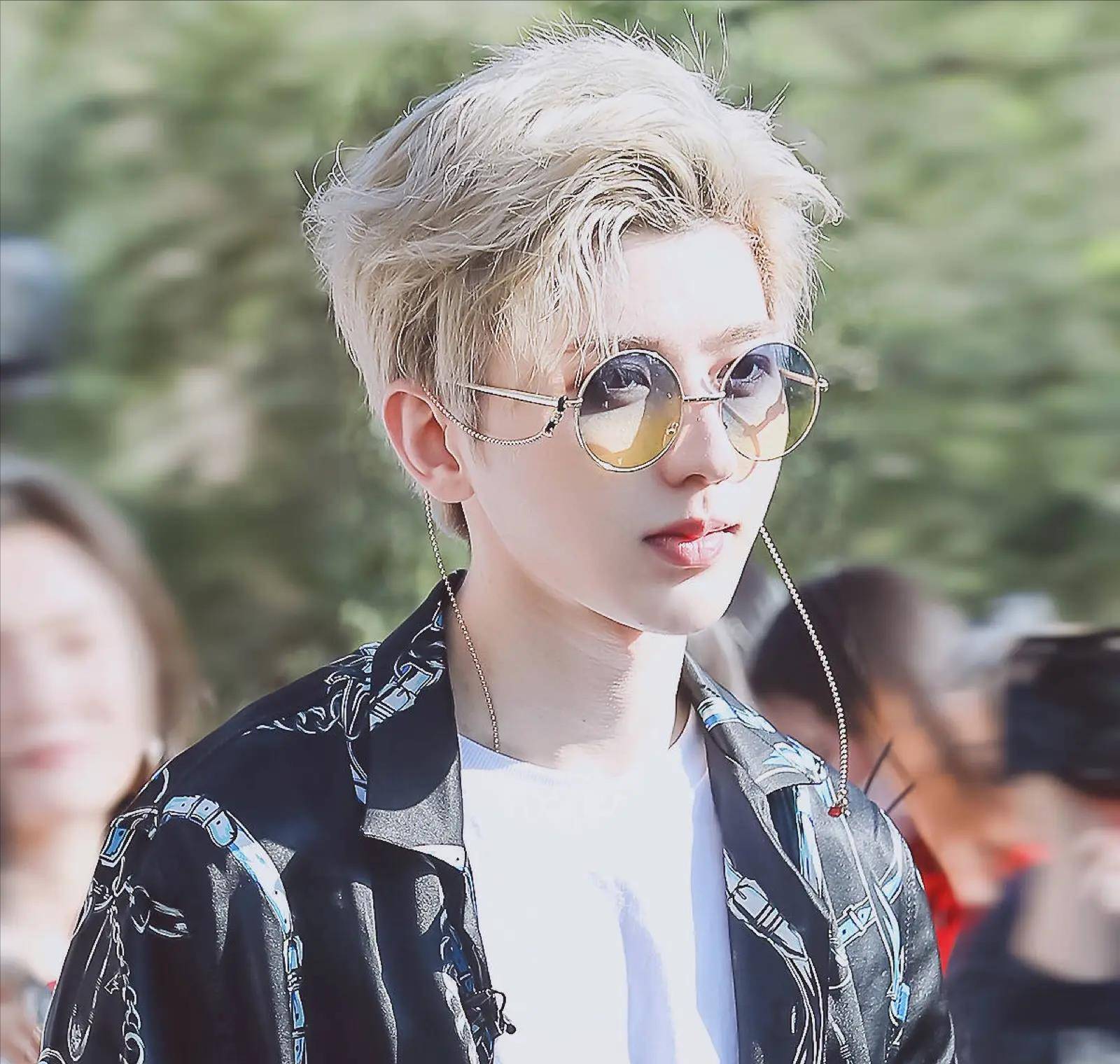 其实是真新闻,从吴亦凡到华晨宇,个个都离谱_钮承泽_蔡徐坤_未成年人