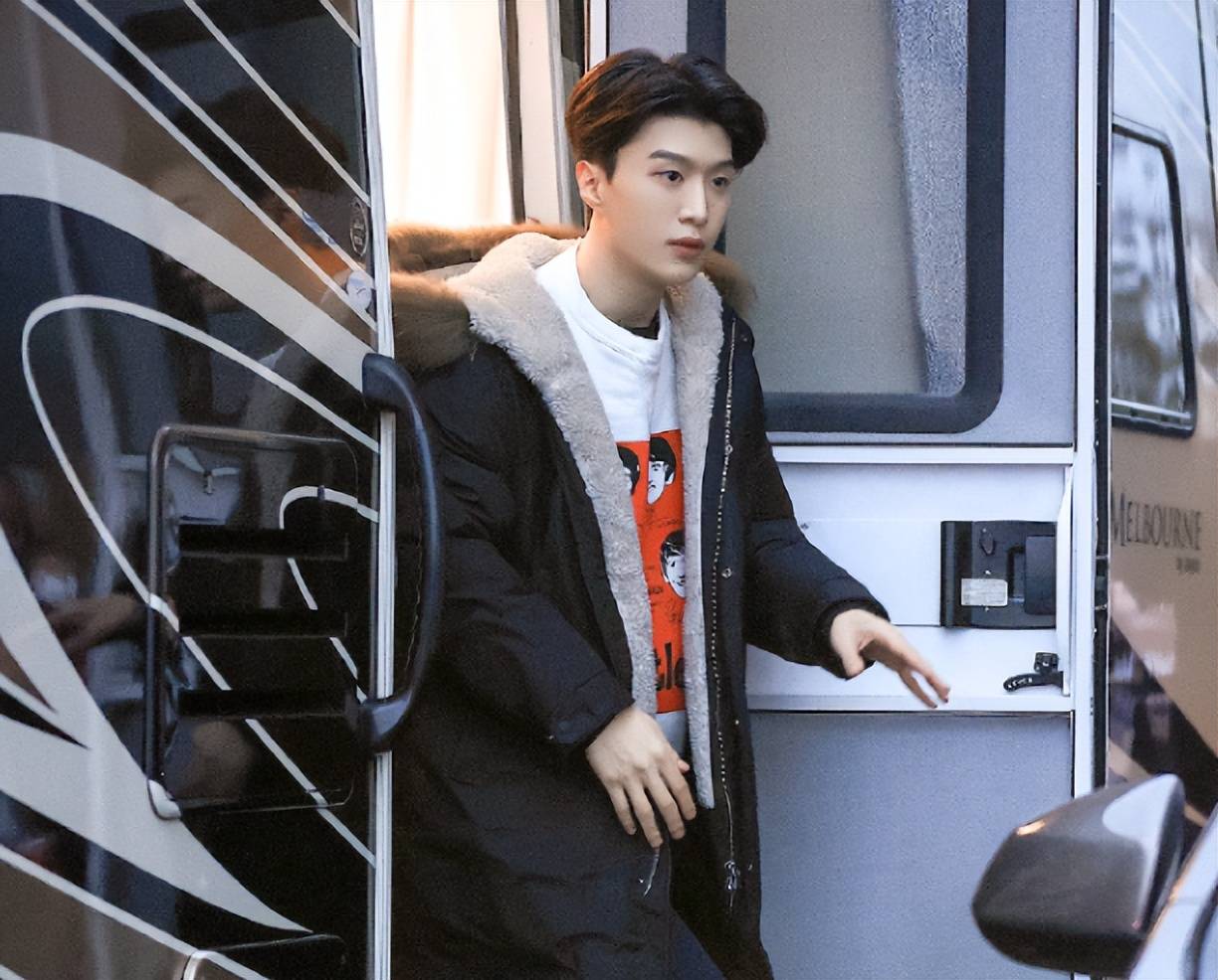 15岁海外当练习生,出道5年小有名气,为何范丞丞帅却不受待见?