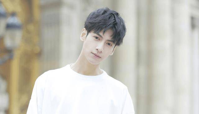 罗云熙最近骨瘦如柴,看完粉丝不敢认,工作室连忙辟谣是恶意截图_网友