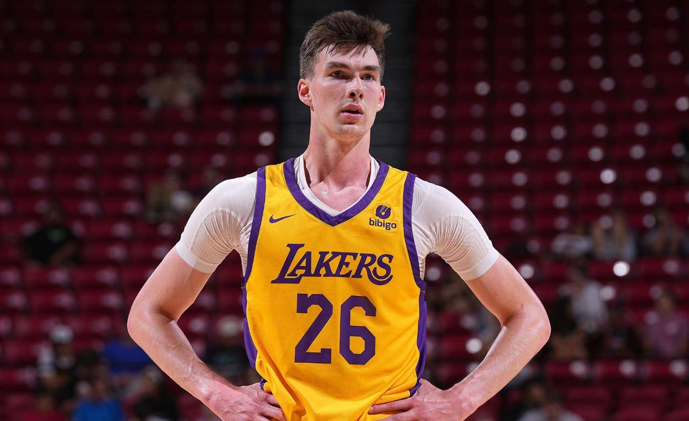 想象一下,假如比尔-拉塞尔或者蒂姆-邓肯魂穿到苏伟,余嘉豪的身上,会