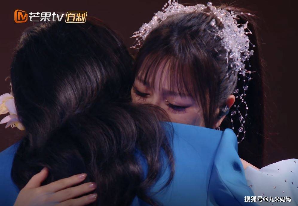 美依礼芽脸都圆了,郑秀妍胖出小肚子,《浪姐》的伙食真是太好了