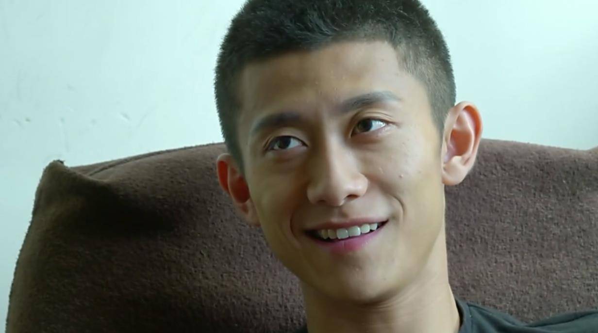 张一山拒绝与张俪搭戏,自嘲硬件条件不足,身坎高是过不去的