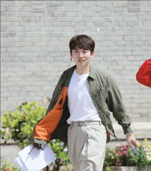 宋雨琦恋爱,被疑为爱强捧新人,他正式回应baby粉丝_姚译添_杨颖_游戏