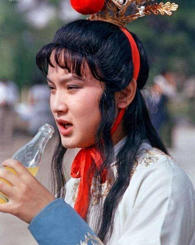 欧阳奋强:23岁饰演贾宝玉爆红,27岁娶初恋,儿子早逝内心钝痛_康莉