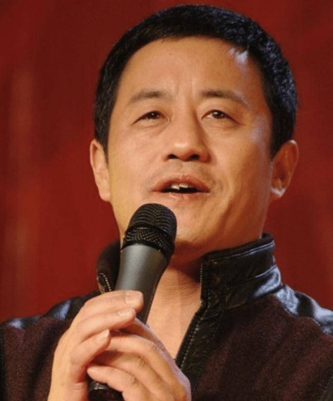 王小宝:和原配分手后,再婚娶小19岁的妻子,成人生赢家_表舅_二人转_陈