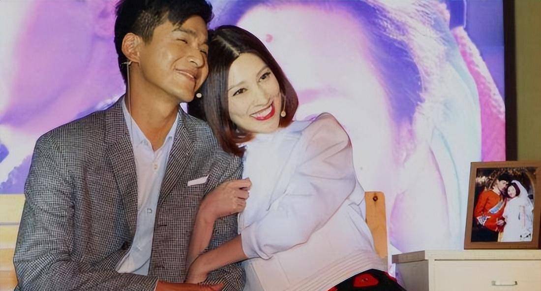 他們結婚5個月就迎來了第一個兒子,幾年後生下了第二個女兒.