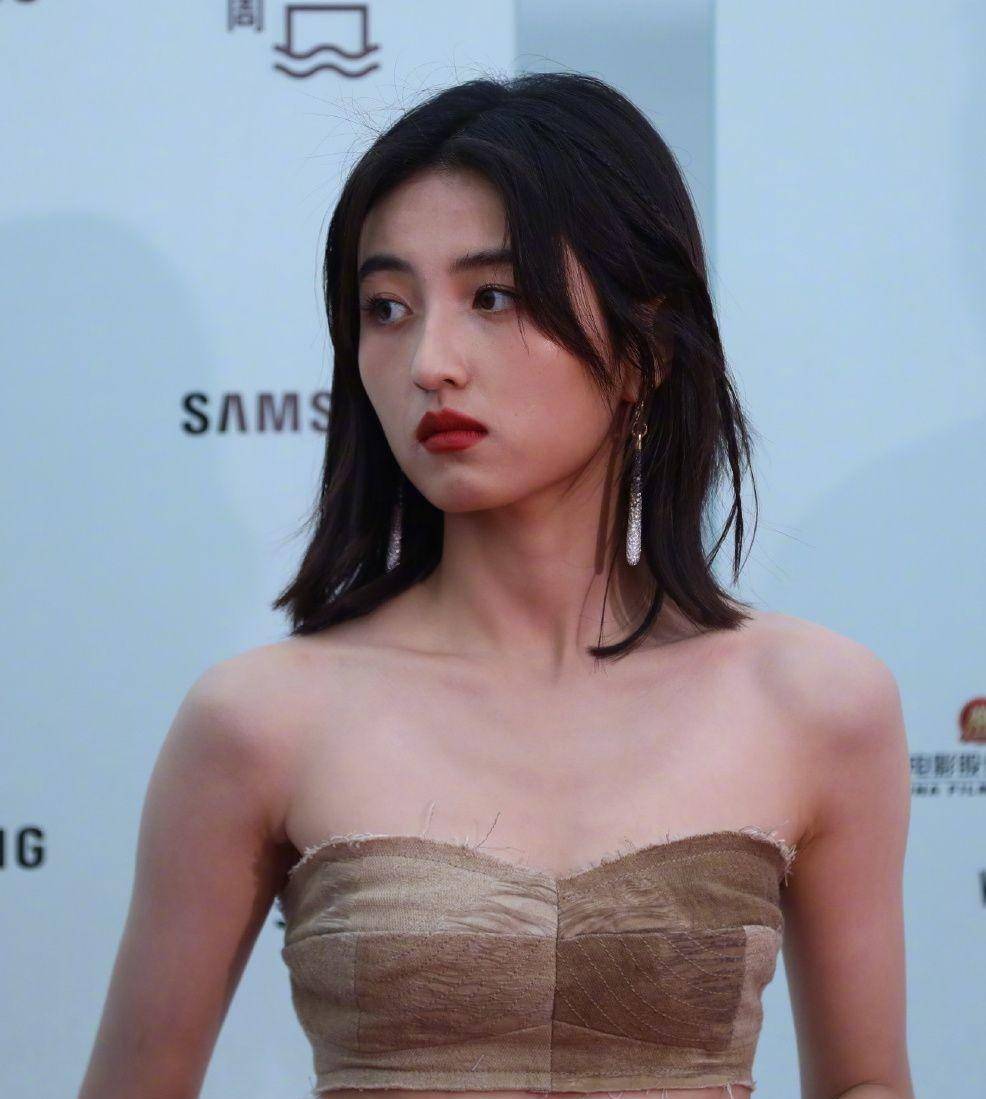 张子枫终于又变女了!