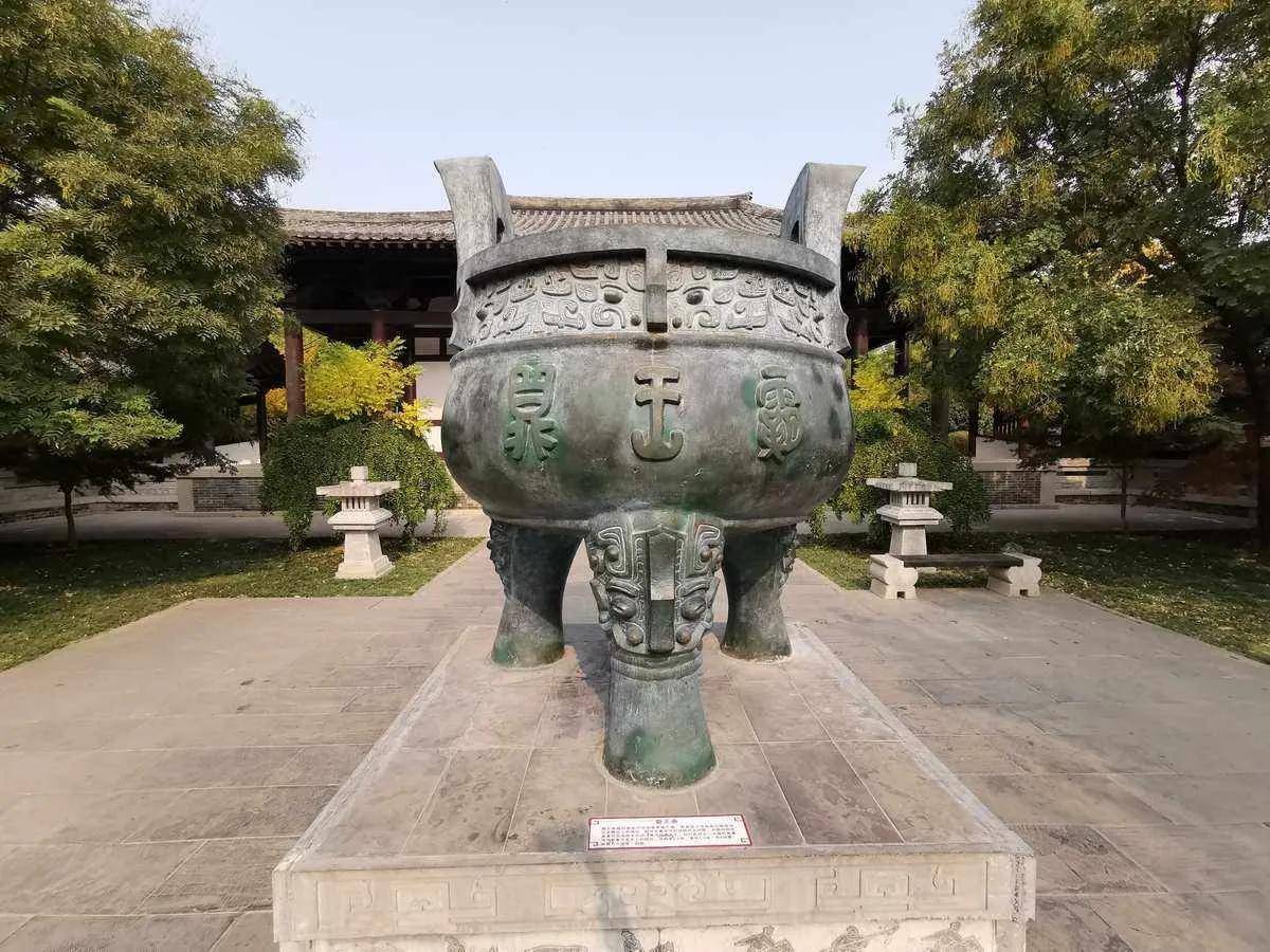 项羽举的鼎是千斤鼎，换算成现在的计算单位，一些运动员能做到吗
