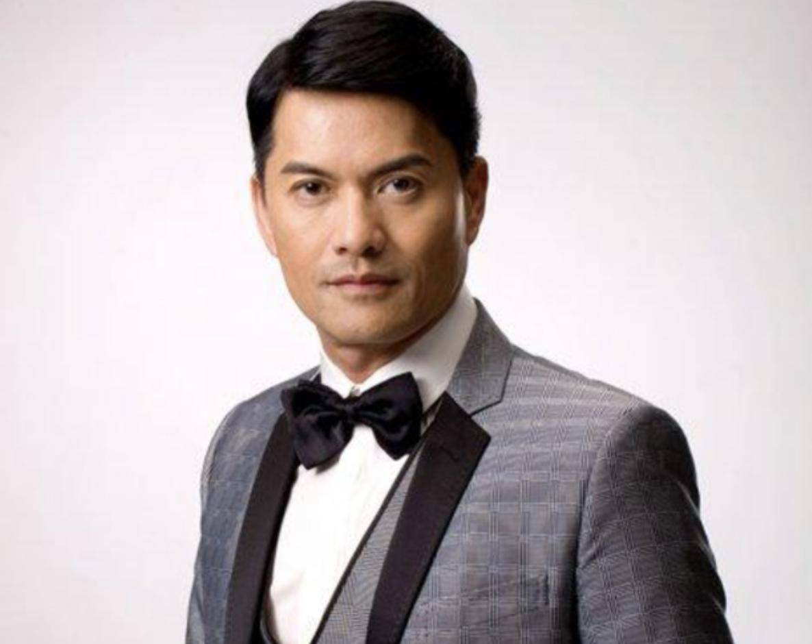 67岁吕良伟豪宅内庆生!