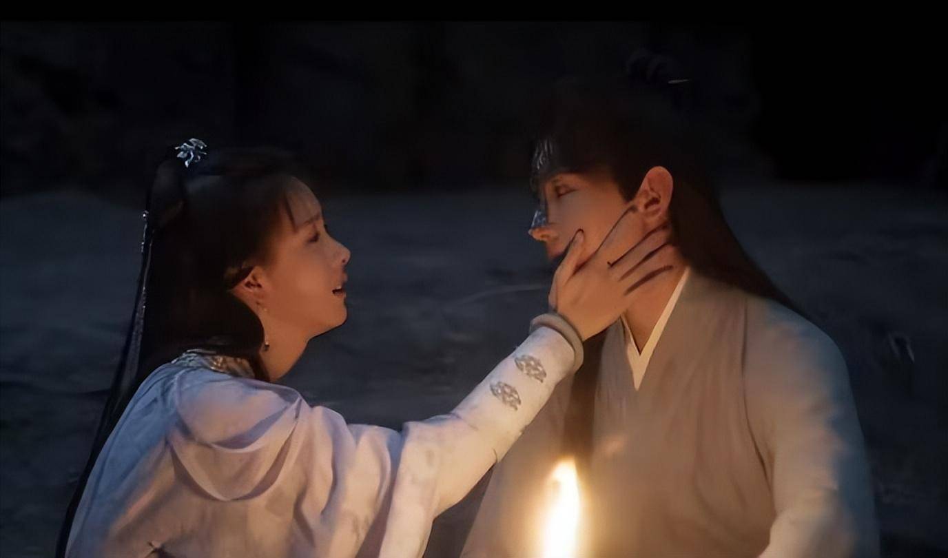 杨紫,成毅新剧打对台,从荧屏情侣变对手,映射出演员的转型野心