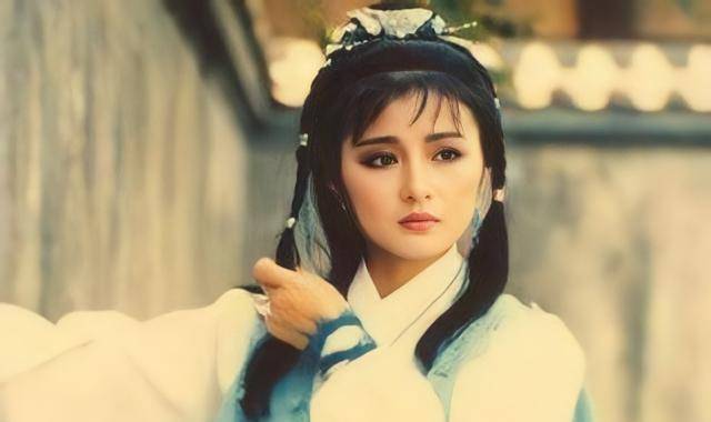 不是逍遥子,你看梅兰竹菊的剑法像哪位女侠_逍遥派_天山_剧照