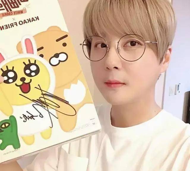 神话申彗星再度续约,已经出道20年,个人演唱会即将开唱!