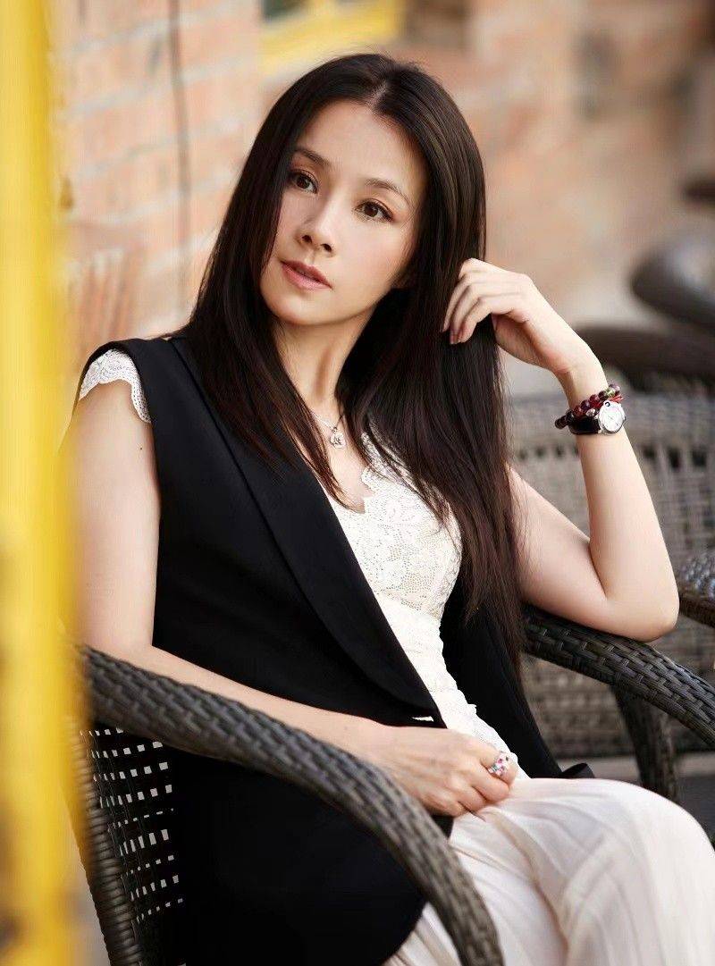 何琳:从上海走出的国际影后,她是老艺术家吕中的儿媳妇_表演_中国