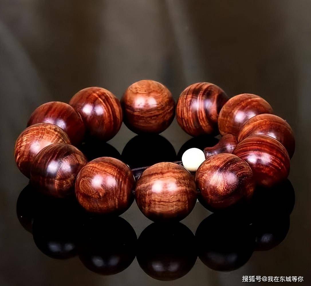 海黄和紫檀柳手串有什么不同,如何区分?_黄花梨_纹理_保养