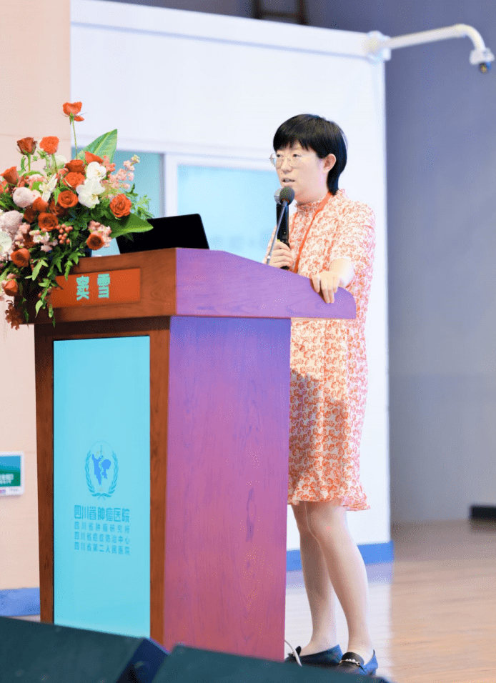 李俊杰教授,王登凤教授主持乳腺,妇瘤专场山东省肿瘤医院赵倩教授讲授