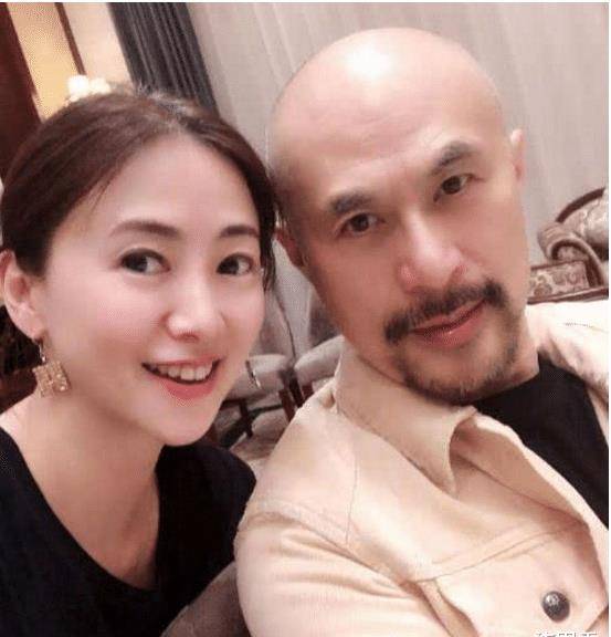 51岁翁虹和徐锦江聚会,老友见面格外亲切,两人经典之作令人难忘_电影